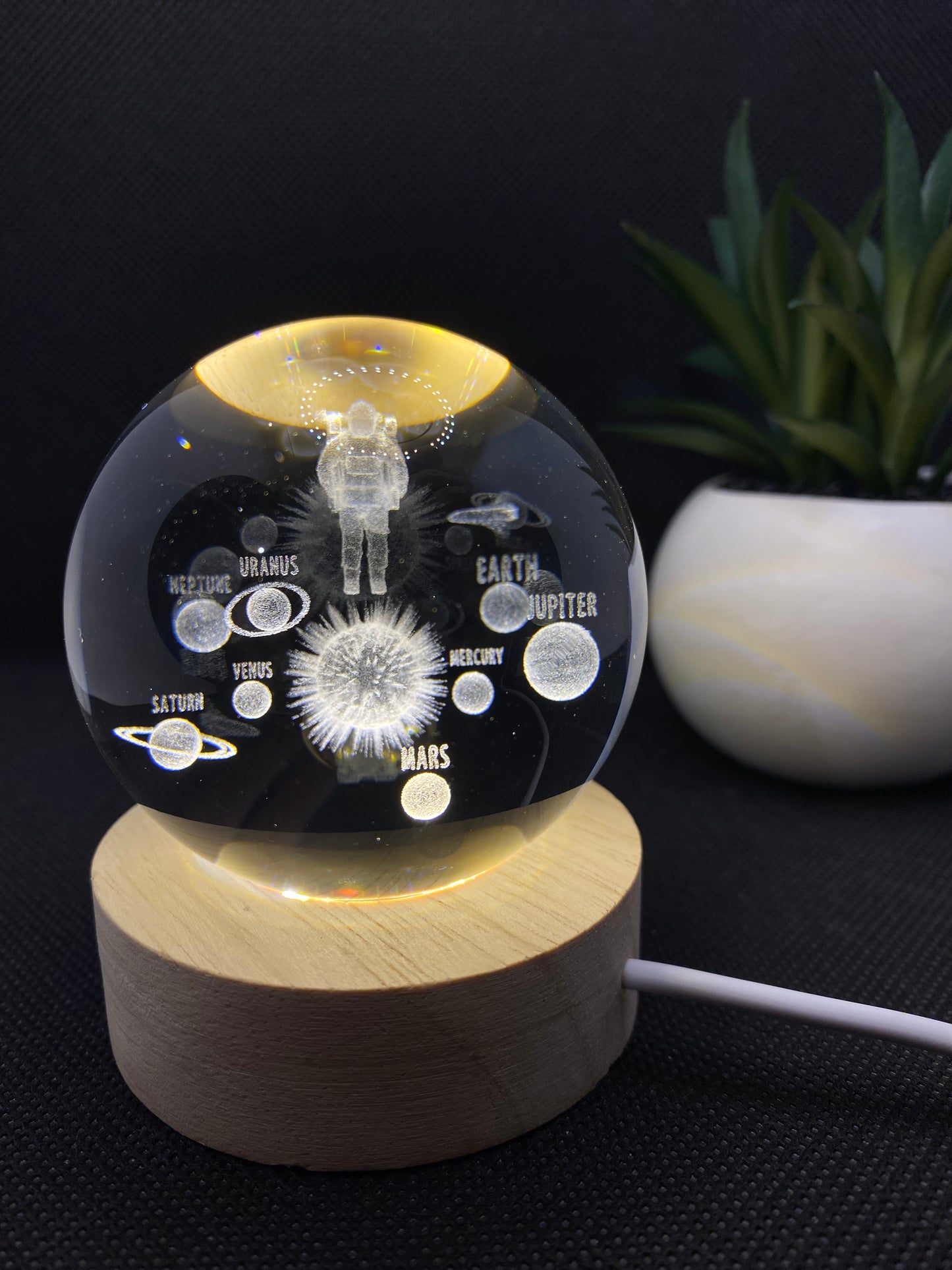 Lampe Veilleuse LED USB - Astronaute Flottant et Planète